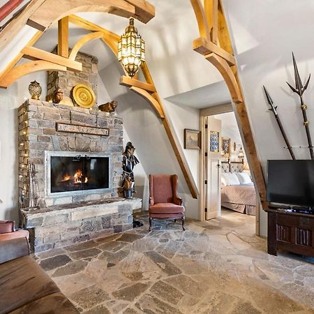 The Castle - Chateau De Melusine Sandpoint Exterior photo