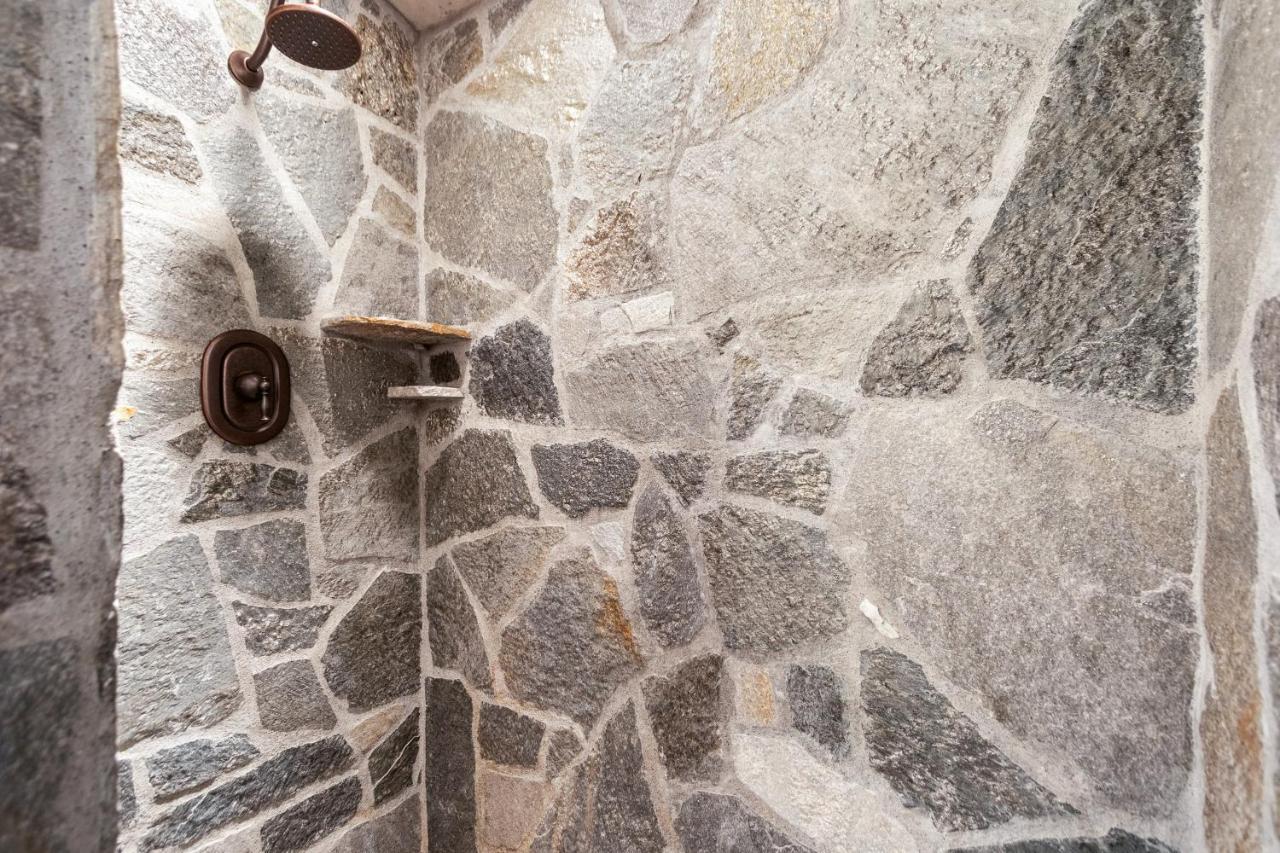 The Castle - Chateau De Melusine Sandpoint Exterior photo